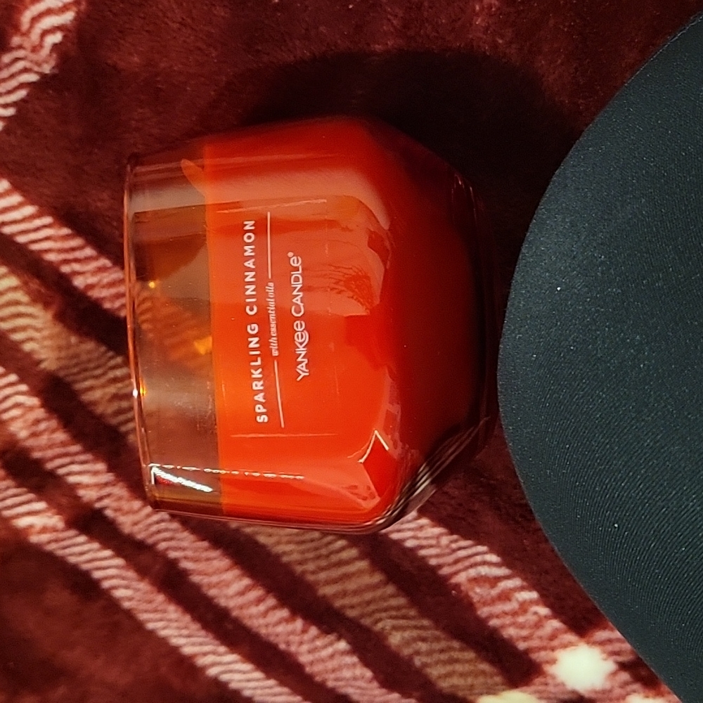 sparkling cinnamon scented yankee candle